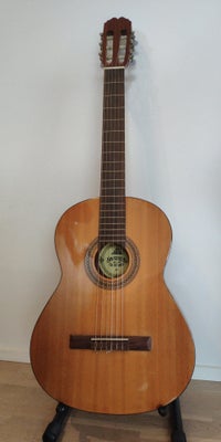 Klassisk, Santana Model 80, Super flot og velholdt guitar med nye strenge.