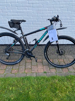 Trek X caliber 7, hardtail, 18.5 tommer, 27 gear stelnr. ja, 
Super MTB 29" hjul med ny punkerfri dæ