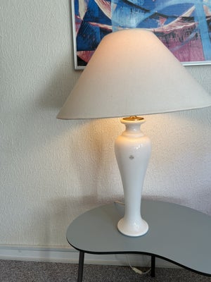 Lampe, Holmegaard Napoli, Royal Copenhagen, Napoli bordlampe, model nr. RC 110 B. Lamperne er fremst