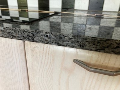 Bordplade, Granit bordplade, Granit plade med Bosch kogeplade
Granit mål L 135 B 61 H 3 cm
Kogeplade