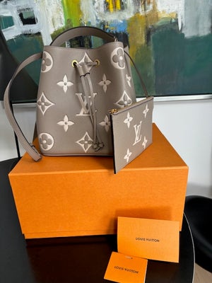 Crossbody, Louis Vuitton, læder, LV NeoNoe MM taske i farven creme.
Tasken er helt ny, aldrig pakket