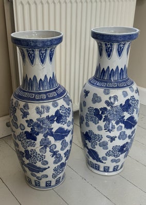Vase, Kinesiske vaser, To store kinesiske vaser, højde 60 cm. Meget dekorative og i flot stand. Pris
