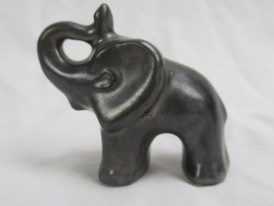 Elefant Figur 3989, Michael Andersen, Fin figur af en elefant i keramik fra Michael Andersen.

Figur