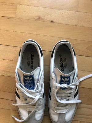Sneakers, Adidas, str. 42,5,  Hvid,  Læder,  Næsten som ny, Adidas Samba OG sælges. Str. EU 42 2/3. 