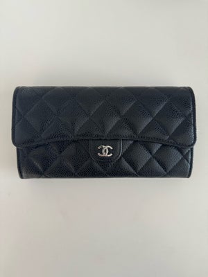 Clutch, Chanel, læder, Ubrugt. Chanel Long Classic Flap Wallet med chip i sort caviar læder med sølv