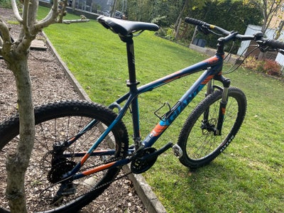 Giant Talon, hardtail, Large tommer, 27 gear, Fed kvalitets Mountain Bike, der kører kanon. 
Bliv bi