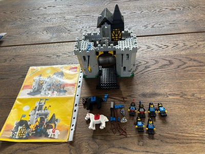 Lego Castle, 6074, LEGO Castle - 6074 - Black Falcon's Fortress

Bør være komplet, men har ikke talt