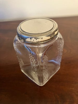 Glas, 1 firkantet opbevaringsglas, I glas, Mere end 50 år gammel

Glaskrukken med skruelåg H9,5 cm t