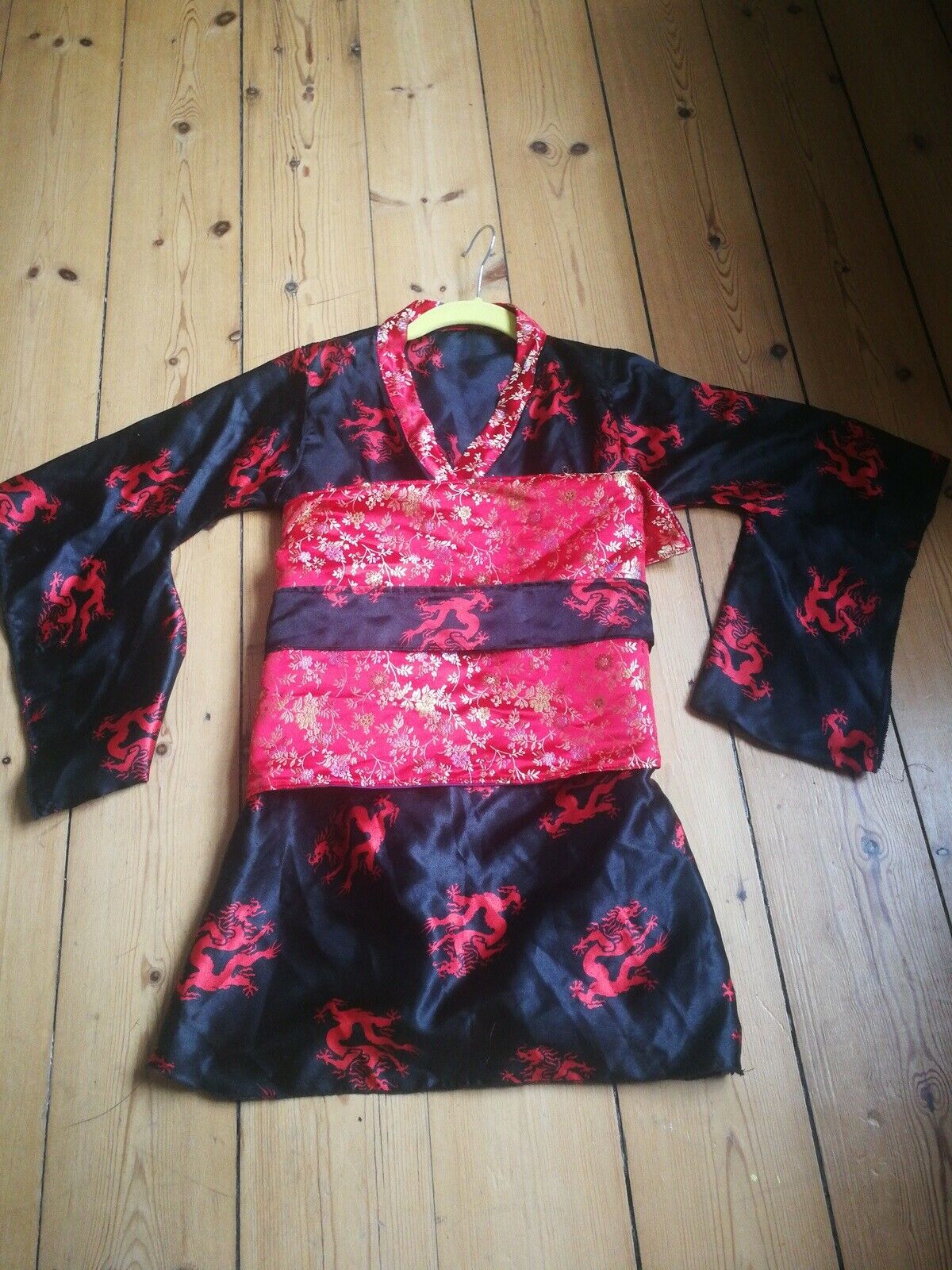 Udklædningstøj, Geisha kimono og skærf, Hjemnesyet – dba.dk – Køb og af Nyt Brugt