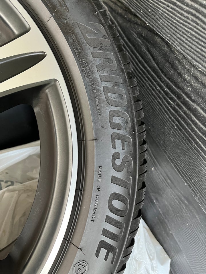 Bridgestone 17 tommer M+S dæk med fælge