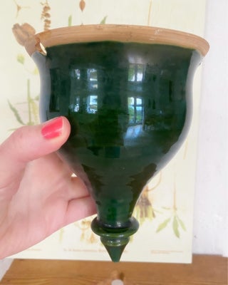 Keramik, Hængeurtepotte, Smuk dybgrøn glaseret hængeurtepotte med huller til ophæng, h 17 cm, dia 12