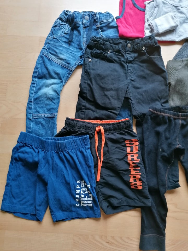 Blandet tøj, Bukser trøje t-shirt shorts undertrøje mm,