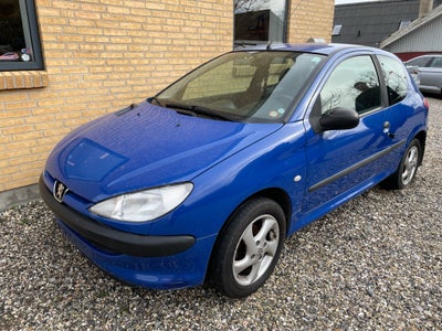 Peugeot 206, 1,1 XR, Benzin, 2001, km 186600, blå, 3-dørs, Pæn Peugeot 206, har en smule overfladeru