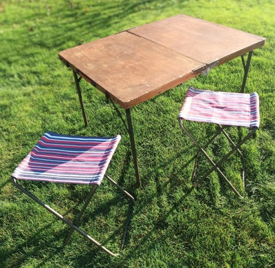 Campingbord retro, fra 60'erne med 2 stole. Sammenklappelig til kuffert.