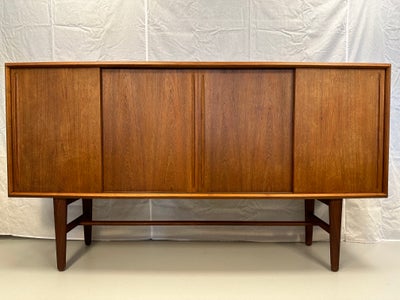 Skænk, Teak. Elegant Dansk møbeldesign fra 60'erne. 
B 200 - D 42/46 - H 110 cm
Skænken er designet 