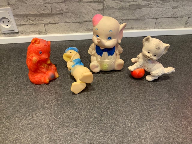Legetøj, Gamle pive dyr, 4 gamle pive dyr. 
12 - 16 cm…