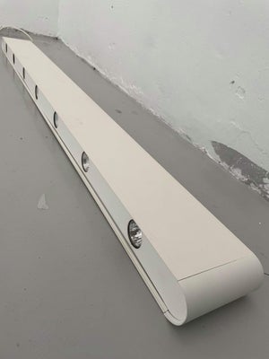 Armatur, Design loftarmatur - brugt til stort mødelokale, Meget pæn stand. Længde 153 cm lange. 2 st