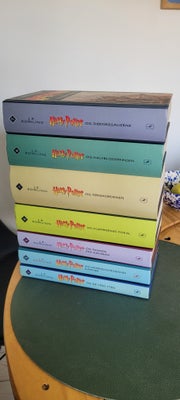 Harry Potter, J.K.ROWLING, genre: eventyr, 1-7 i hardback Sælges samlet.

1. Harry Potter og De Vise
