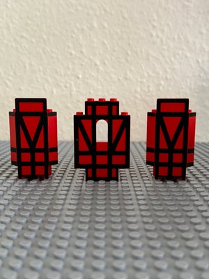 Lego andet, Borg mur dele med staffering, 
Ældre modeller i fin stand

Mur hjørne 3x3x6 med stafferi