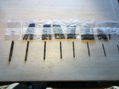 Bor, HSS Metalbor, 81 stk fine HSS metalbor fra 4 mm til 14 mm.
4 mm,   3 stk
5 mm,   15 stk
6 mm,  