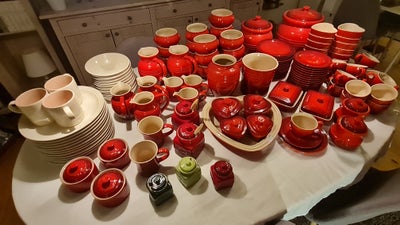 Porcelæn, Tallerkener, krus,kopper, Le Crueset,   Alt er ubrugt.
2 stk. marmeladekrukke rød med spar