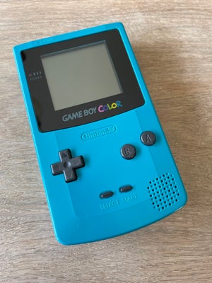 Nintendo Game Boy Color, CGB-001, Pæn og velfungerende Game Boy Color

Konsollen er renset udvendigt
