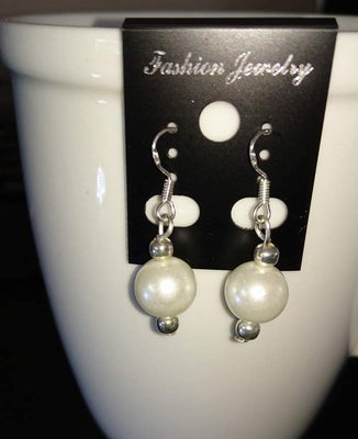Øreringe, perler, Nye ferskvands perle øreringe med 100% 925 sølvhæng. Størrelse på perle 9-10 mm, i