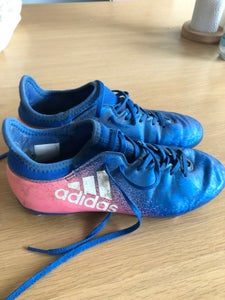 Find Adidas Fodboldstøvler på DBA - køb og salg nyt og brugt