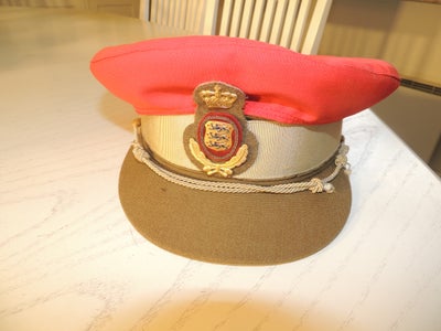 Militær, KASKET FOR SERGENT I MILITÆRPOLITIET, flot stand.
se billeder ad stand og detaljer.
Indvend