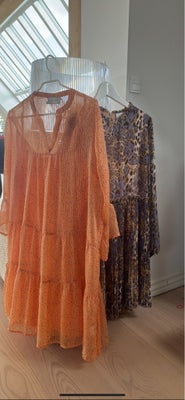 Sommerkjole, Neo Noir, str. L,  Orange,  Ubrugt, 2 stk kjoler fra Neo noir str L/ 40.
Den leopardmøn