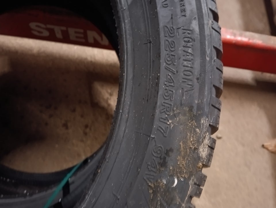 Vinterdæk, Bridgestone, 225 / 45 / R17