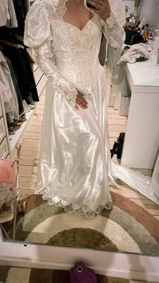 Brudekjole, Vintage, str. 40, Polyester og Silke, God men brugt, Sælger denne fine vintage brudekjol
