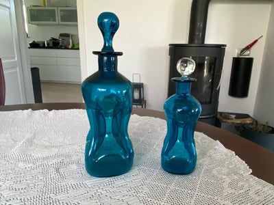 Glas, Flasker, Holmegaard, Flotte Klukflasker Holmegaard.
H.20 cm -200kr med blå prop!
H.17cm - 100k