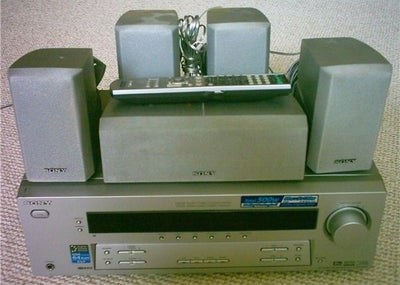 Forstærker, Sony, STR-DE495SP, 500 W, God, Kan bruges både som kvalitets-stereo som til surround.

O