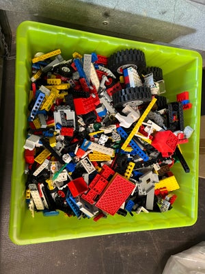 Lego andet, Ca 7 kilo blandet Lego., Ca 7 kilo blandet Lego 
Lidt manualer og et par plader