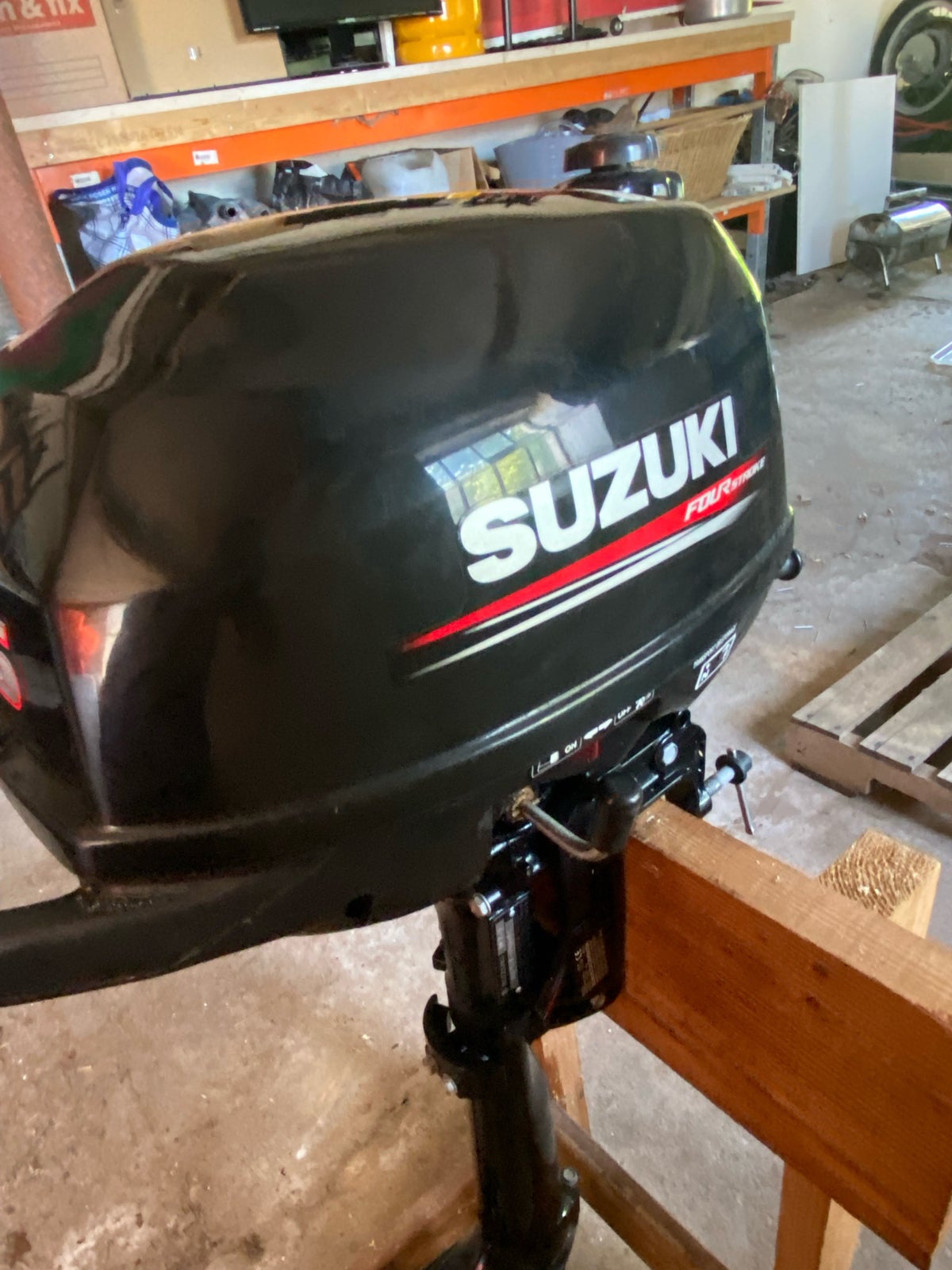 Suzuki påhængsmotor, benzin, 4-takts
