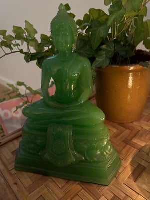 Buddah, Skøn Buddha i en form for glas/plast materiale. 