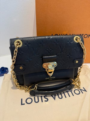 Skuldertaske, Louis Vuitton, læder, Louis Vuitton Vavin BB i sort i Monogram Empreinte, M44550.

Alt