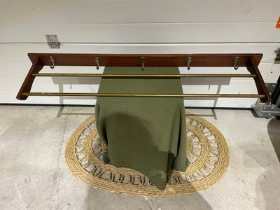 Hattehylde, Teak, Meget smuk vintage, retro hattehylde i kombination af messing og teaktræ.

Den fre