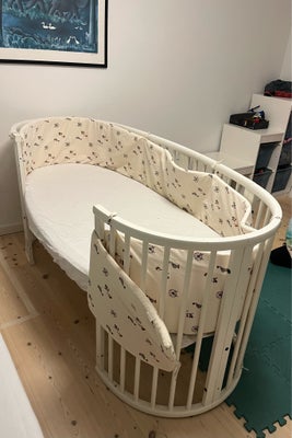 Tremmeseng, Stokke sleepi juniorseng l: 172, Stokke sleepi junior. Der er lidt skrammer i malingen, 