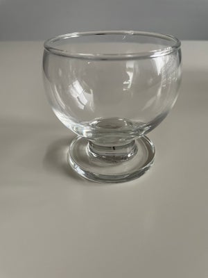 Glas, Portionsglas, Højde 8,5cm Ø 8cm
15 stk dessert glas, de kan også anvendes til champagne
Alle g