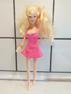 Barbie, SIMBA dame, SIMBA
Barbie kopi
Dame dukke med pink kjole samt bøjelige led, kæmpe hårpragt, d