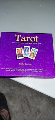 Tarotkort, Helt nye tarotkort med tilhørende bog, hvor du kan lærer, at lægge tarotkort, på engelsk.