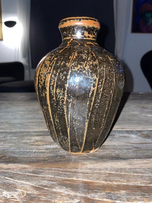 Vase, Trevor Corser, Trevor Corser keramik vase.Højde ca: 18 cm
Sendes ikke skal afhentes i Københav