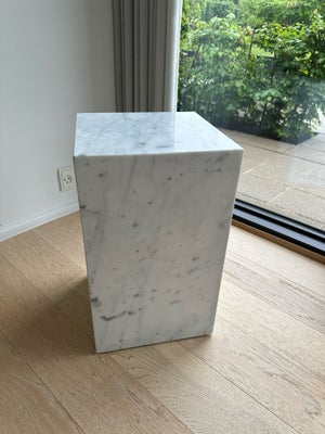 Sidebord, Audo / Menu, marmor, b: 30 l: 30 h: 51, Plinth Tall
1år
Sælges pga flytning
