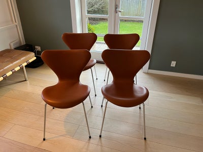 Arne Jacobsen, stol, 7’er stole, 7’er stole i cognac . Har lidt mærker efter brug, som ses på billed