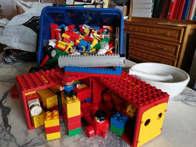 Lego Duplo, Hus, personer, forskellige klodser, 1 kasse med diverse klodser, også små dele til techn