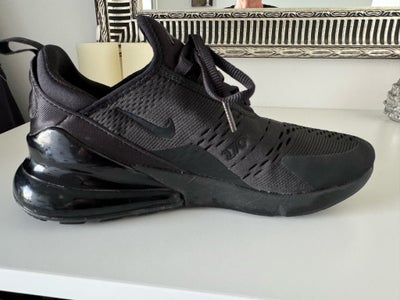 Fitnesssko, Nike Air Max 270, Nike, str. 42,5, Helte sorte Nike Air Max 270
Kun brugt 2 gange. 
Str 