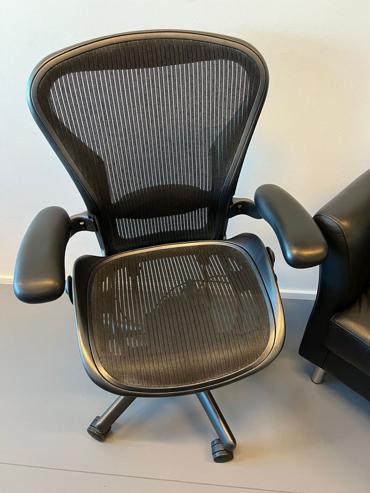 Herman miller best sale aeron dba