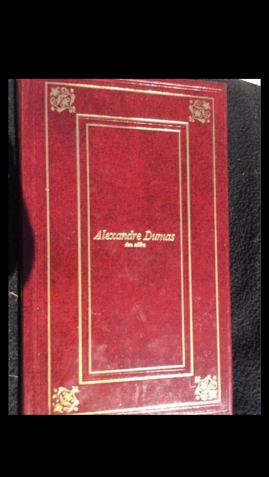 Kvinden med fløjlshalsbåndet, Alexandre Dumas, genre: